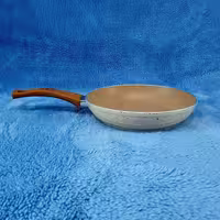 تابه گرانیتی تک‌دسته سایز 26 آویز EVIZ مدل سوئینگ کرم