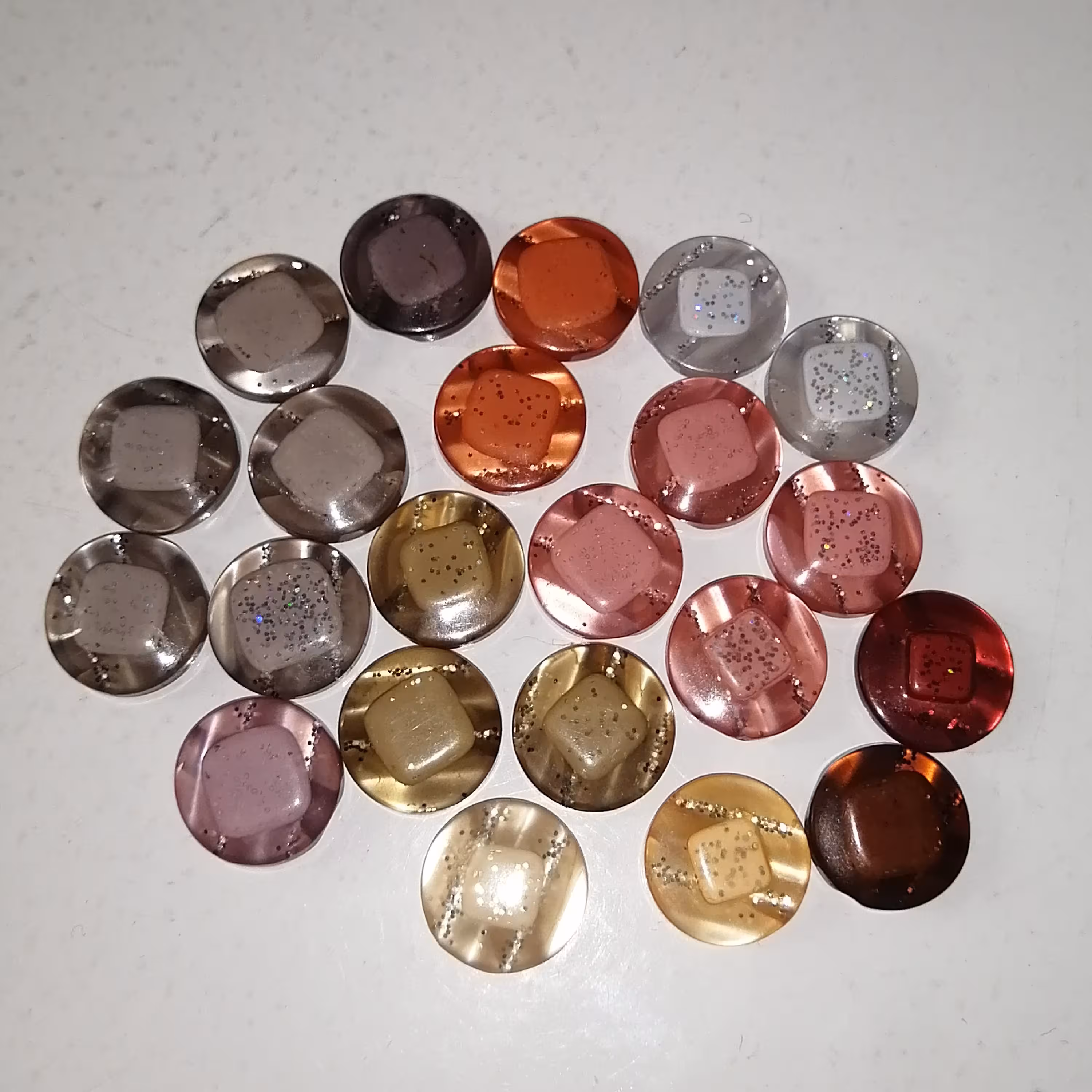 دکمه لباس گرد  دایره چند رنگ ،بسته 22 عددی 