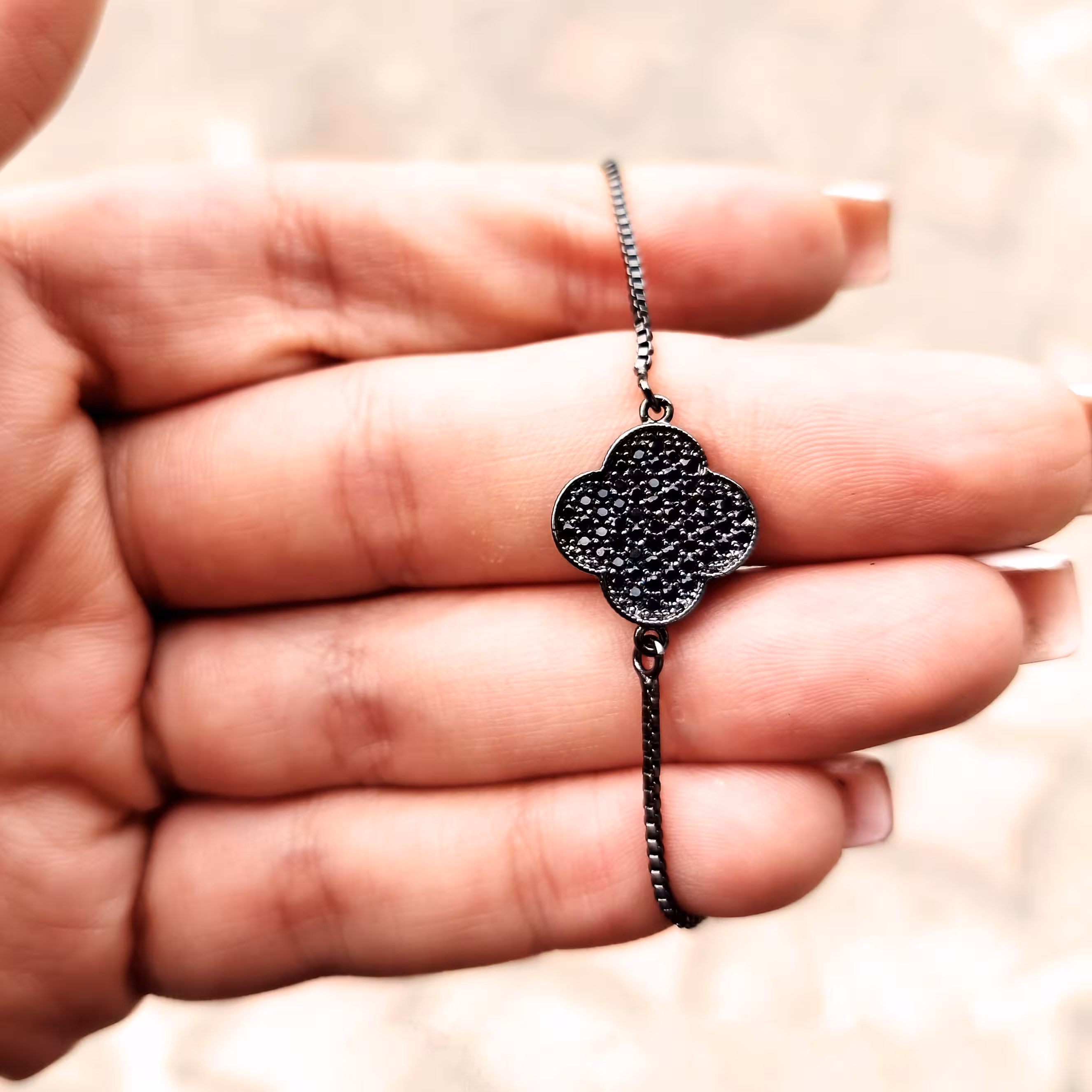 دستبند ونکلیف مشکی 