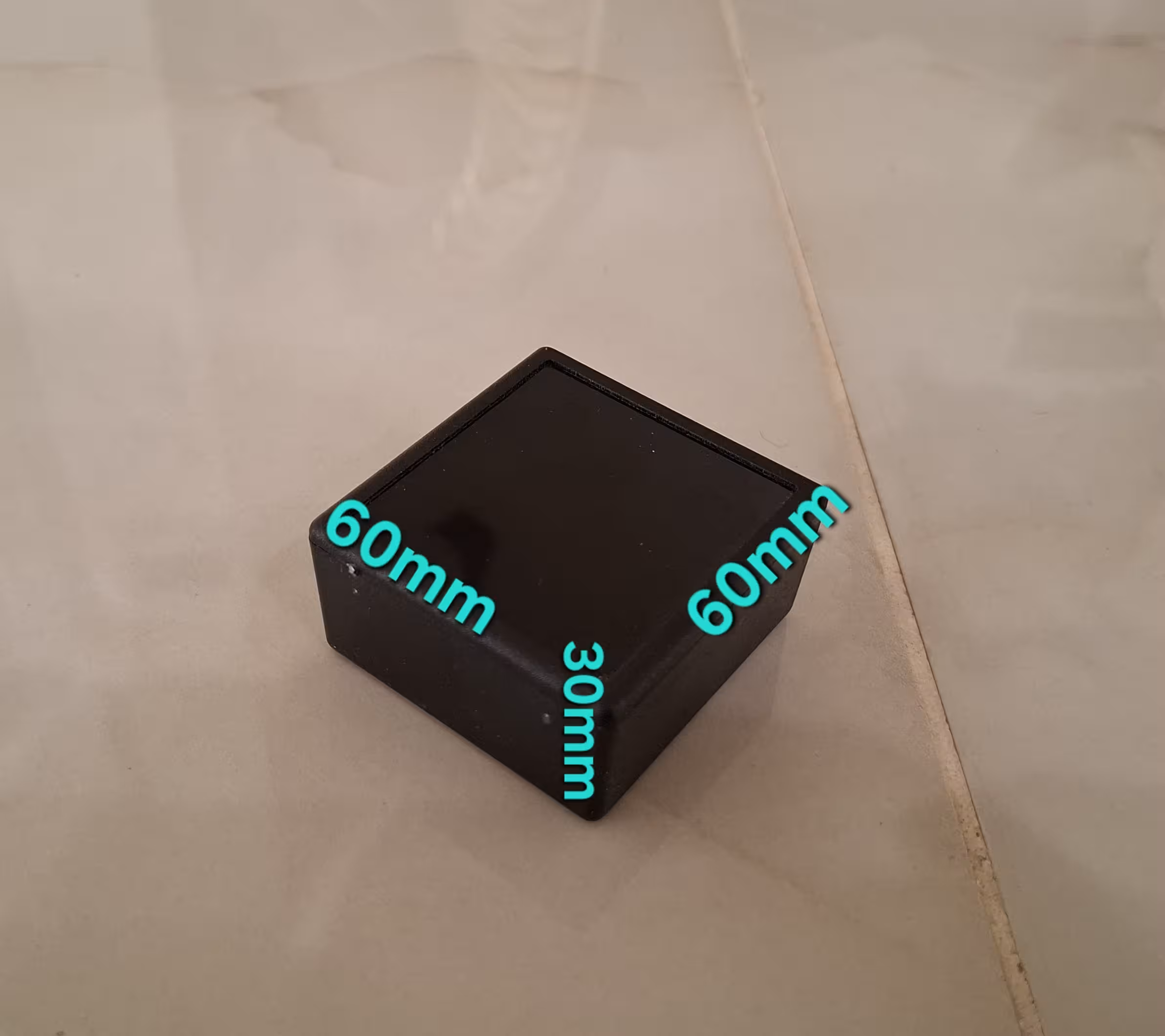 جعبه پلاستیک رومیزی سیاه کوچک