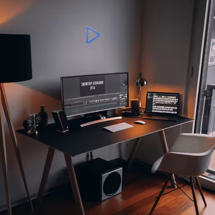 چراغ دیواری نئون دیزاین طرح Play_BL