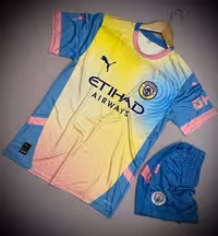 کیت بچگانه و بزرگسال چهارم منچسترسیتی