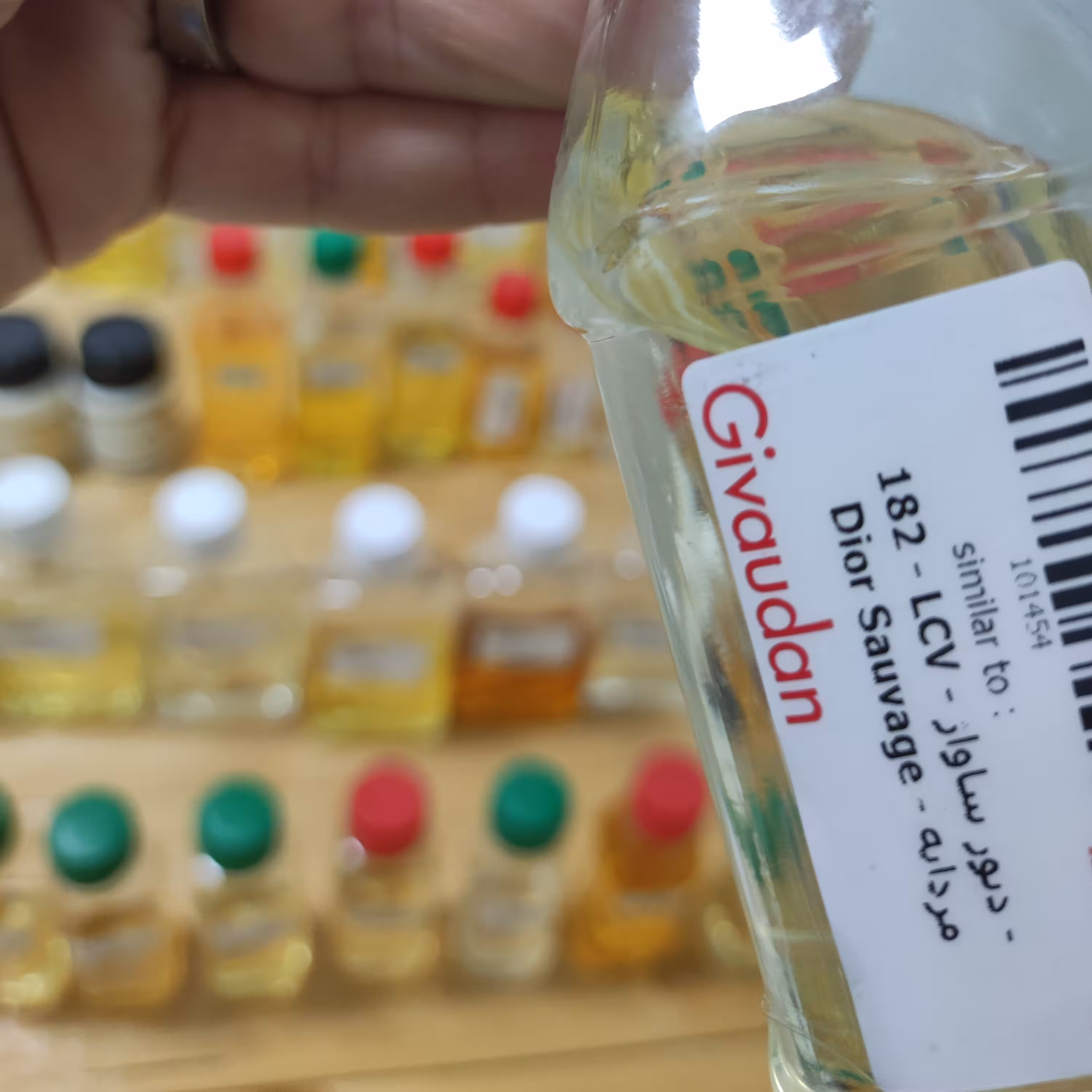  عطر و اسانس خالص 10میل دیور ساواج مردانه ژیوادان Lcv