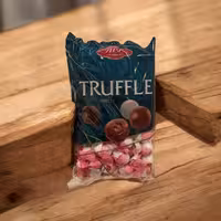 ترافل گرد مغزدار پذیرایی ABK با مغز توت فرنگی