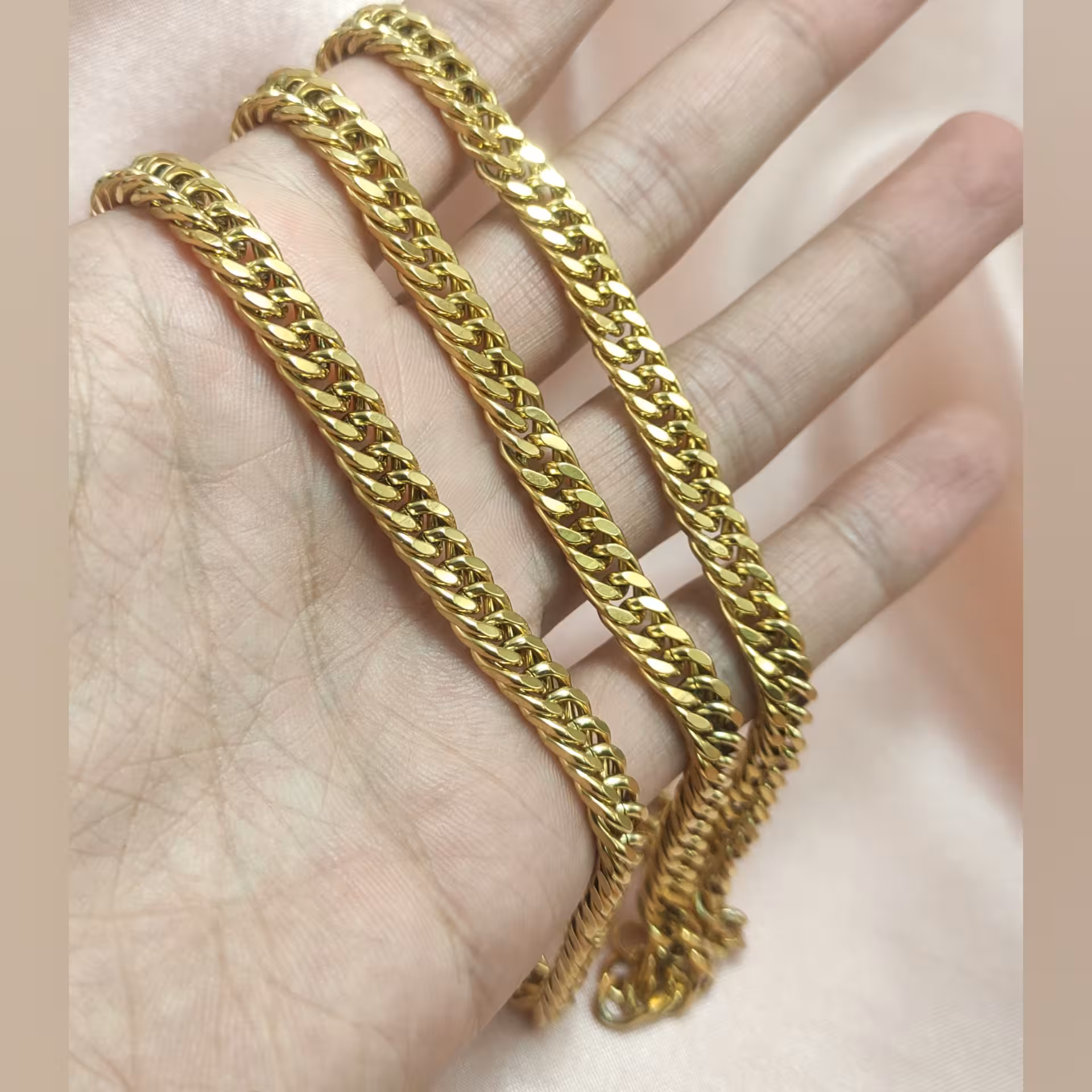 کارتیر طلایی  رنگ ثابت 