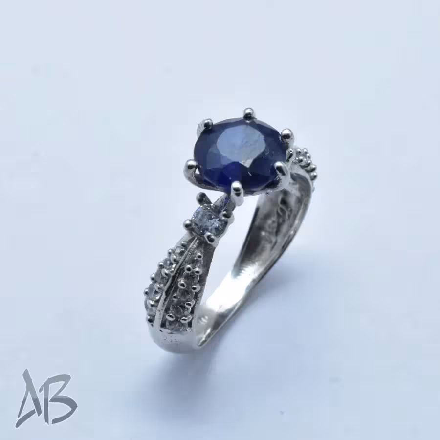 انگشتر نقره زنانه اصل یاقوت کبود پررنگ برلیان کات آقابزرگ کد 318