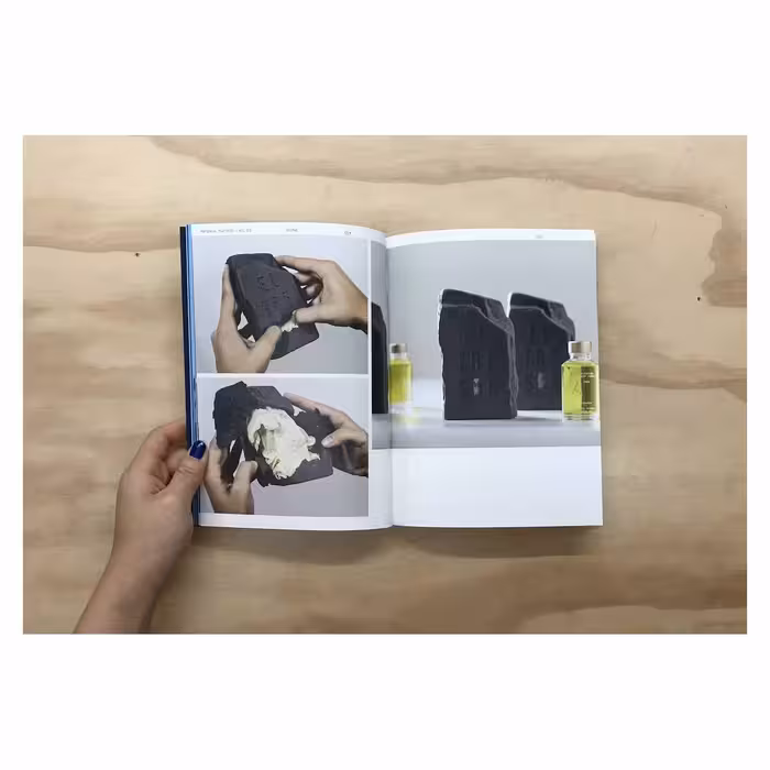 کتاب Material Matters 04 Paper Creative interpretations of common materials اثر Victionary انتشارات تیمزو هادسون