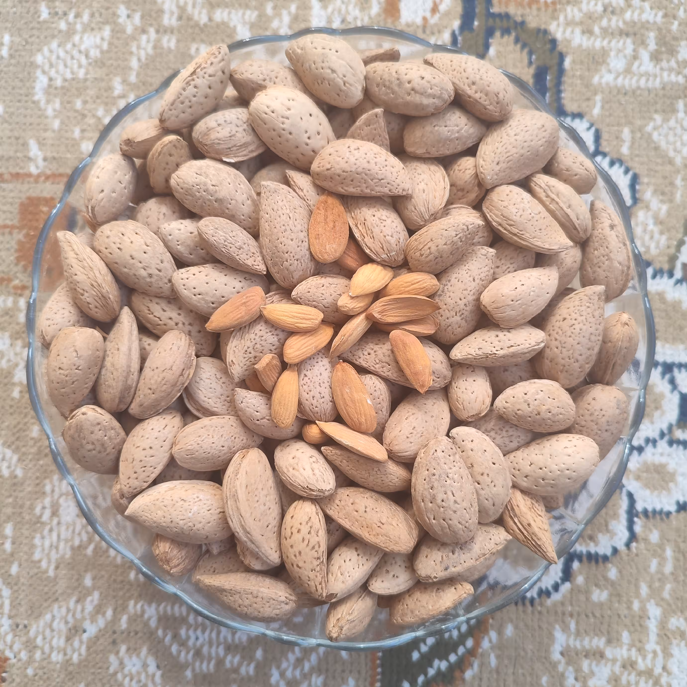 بادام سنگی (500 گرمی)مغز پر و درجه یک امسالی و تازه