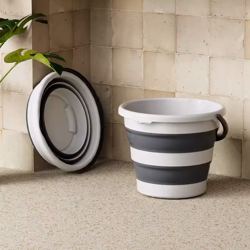 سطل تاشو دسته دار دنیاپلاستیک 12 لیتر سفیدطوسی کد 50017