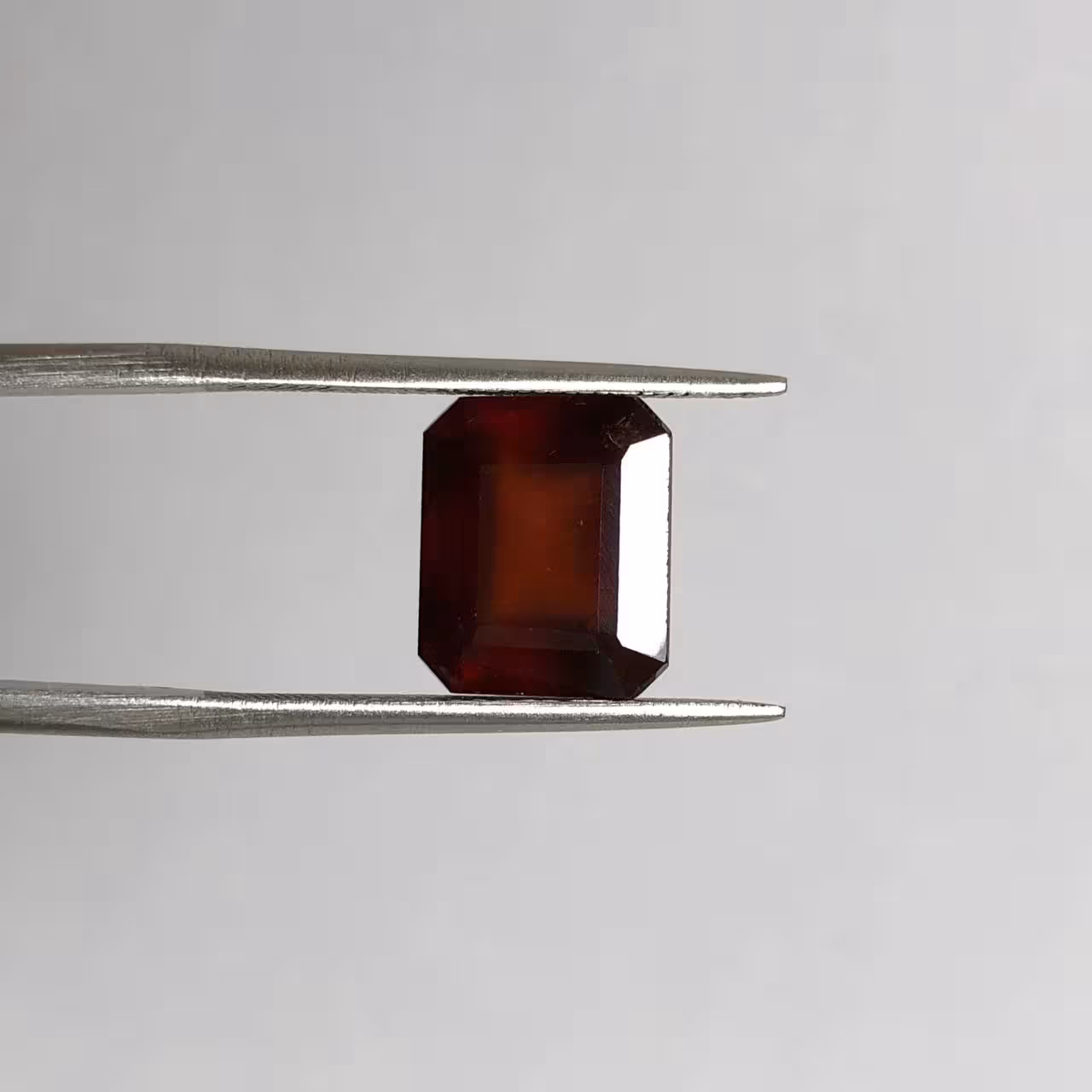 سنگ قیمتی گارنت هسونیت طبیعی قرمز مستطیلی 240215