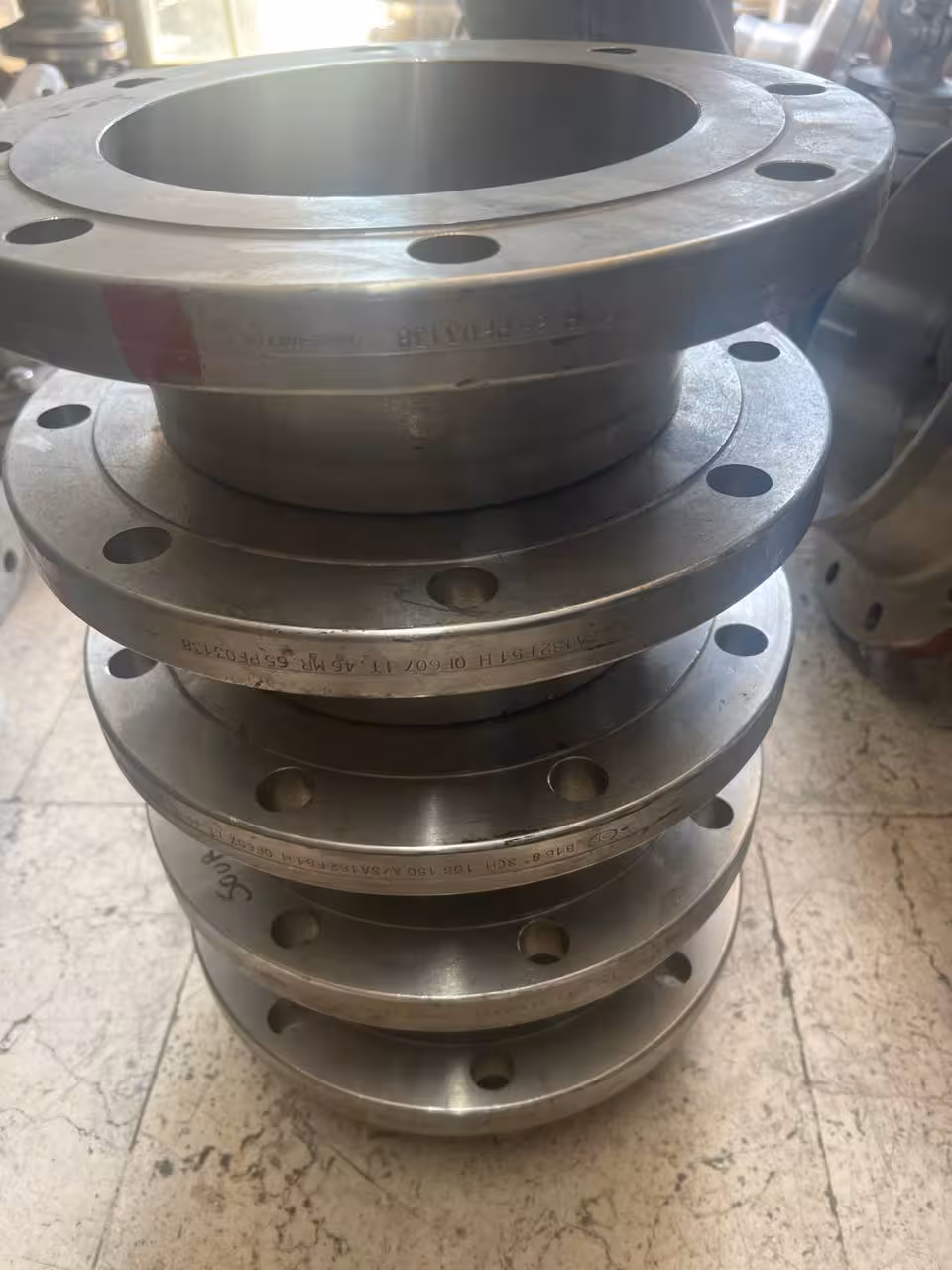 فلنج گلودار 8اینج کلاس 150 رده 10 اس  از جنس SA182F51