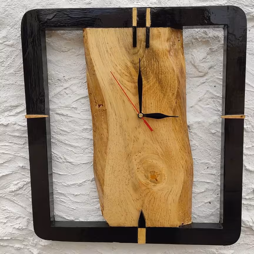 ساعت دیواری چوبی