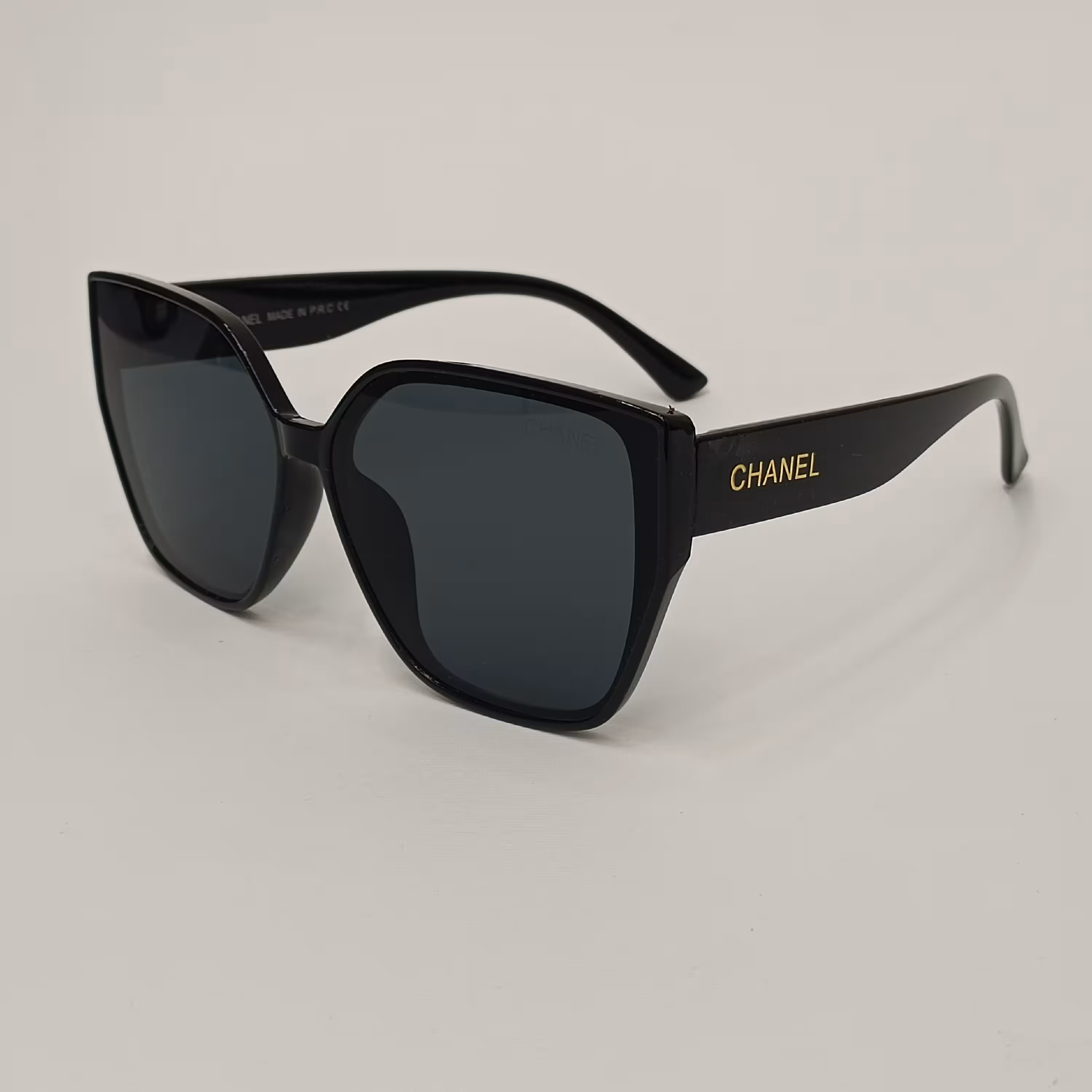 عینک آفتابی کائوچویی یونیسکس یووی 400 چنل به همراه جلد زیپی و دستمال