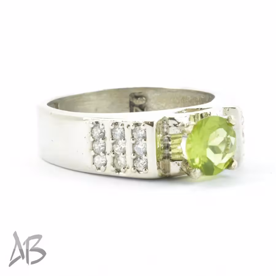 انگشتر مردانه نقره با طراحی جذاب و نگین زبرجد آقابزرگ کد 214