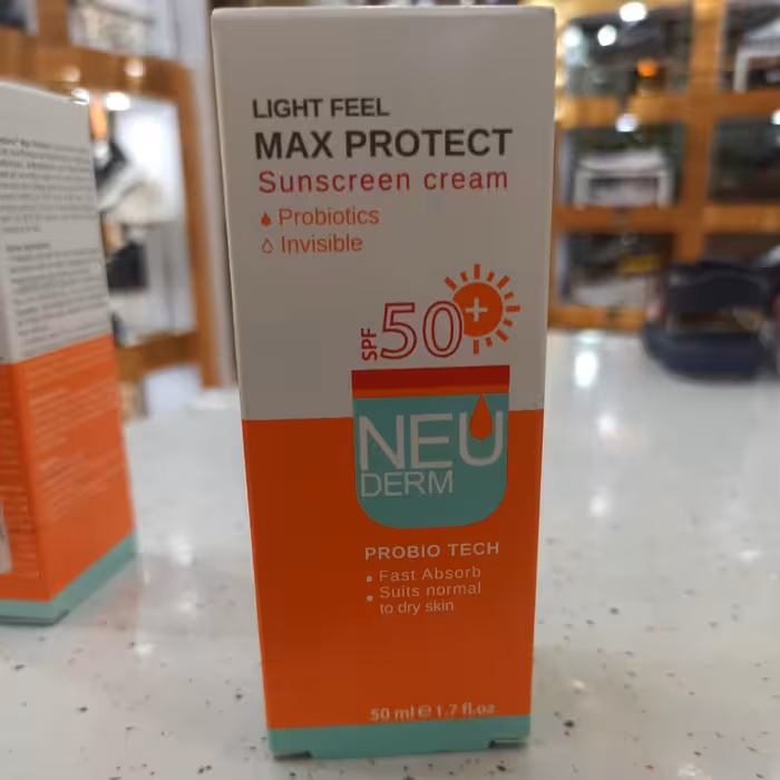 کرم ضد آفتاب نئودرم بی رنگ مخصوص پوست نرمال تا خشک 