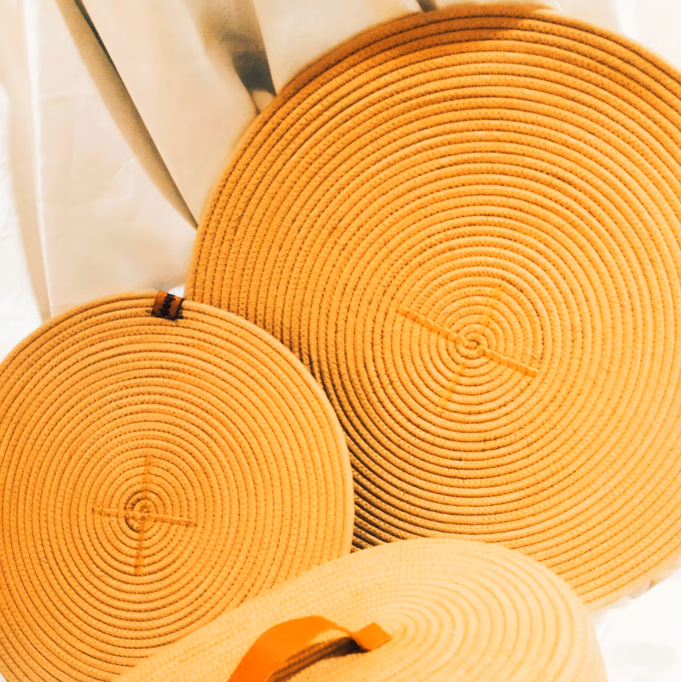 سبد نان و زیر بشقابی