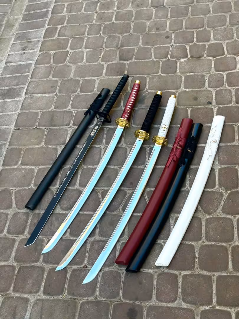 شمشیر کاتانای 100 سانت قوس داد تیغه یک تیکه  فولاد فنر آلمانی ضخامت 4 میل