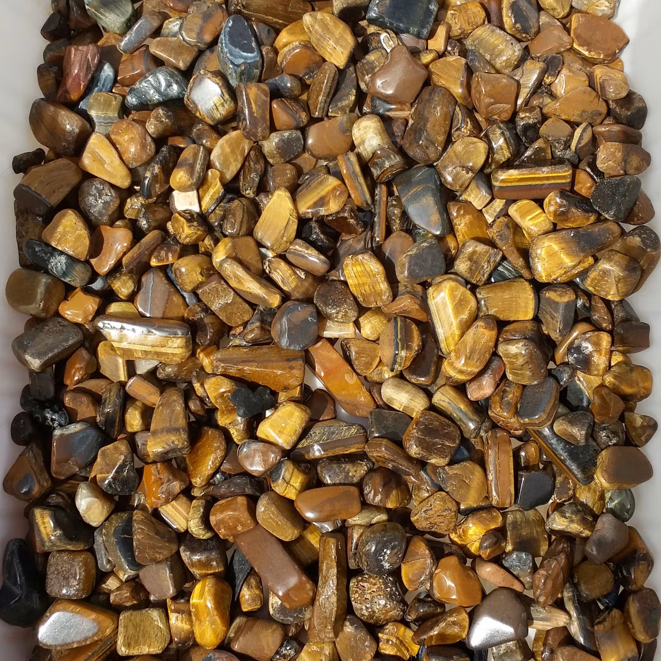 چشم ببر سنگ راف تمام پولیش شده تامبلر شده چشم ببر پر تلالو پاکستان سایز ریز 100 در 100 طبیعی در بسته بندی 10 گرمی