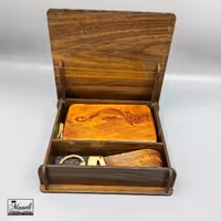 ست جاکارتی و جاکلیدی چرم طبیعی با حک کلمه “هیچ” 14031201