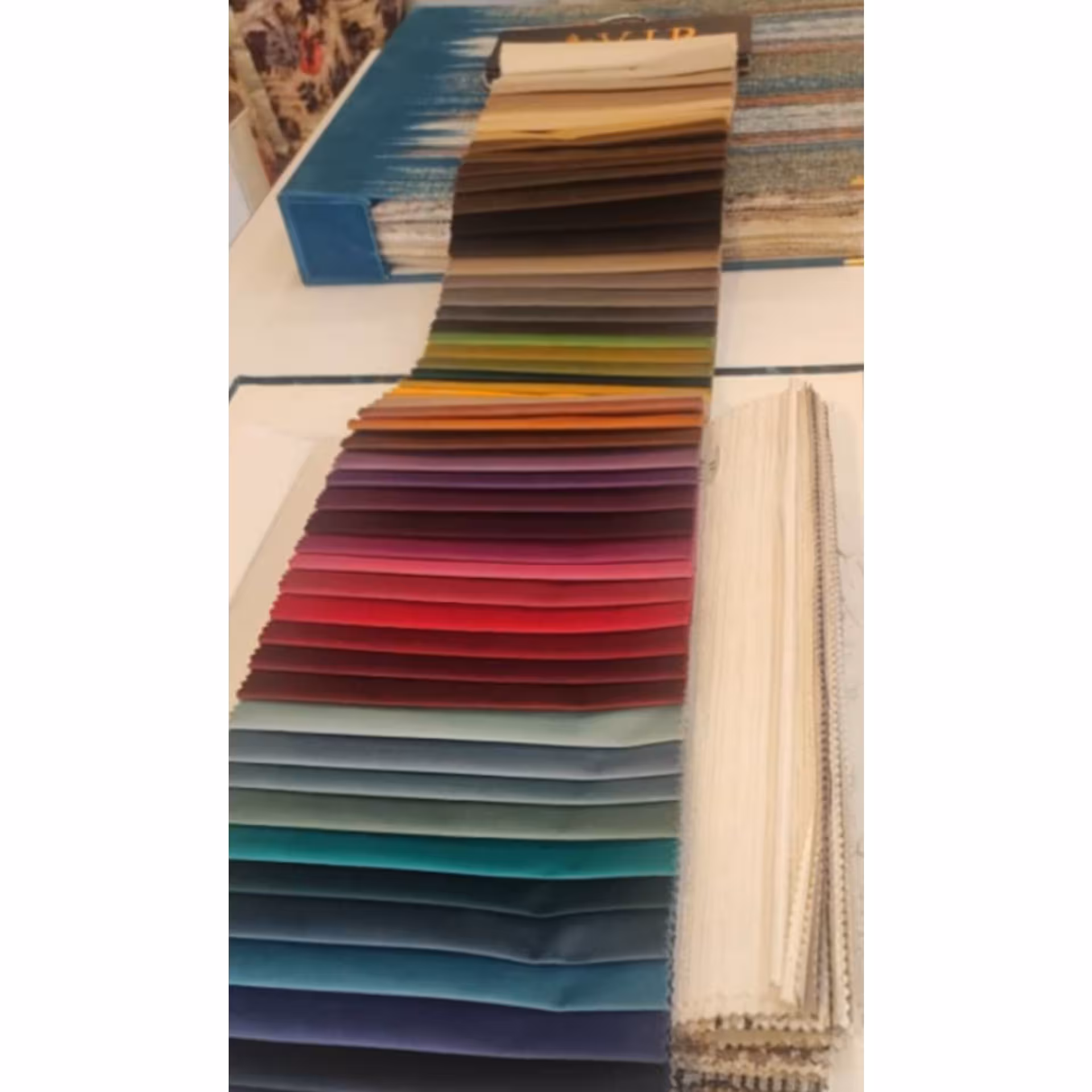 پرده مخمل کالیفرنیا( متری550000  تومان)