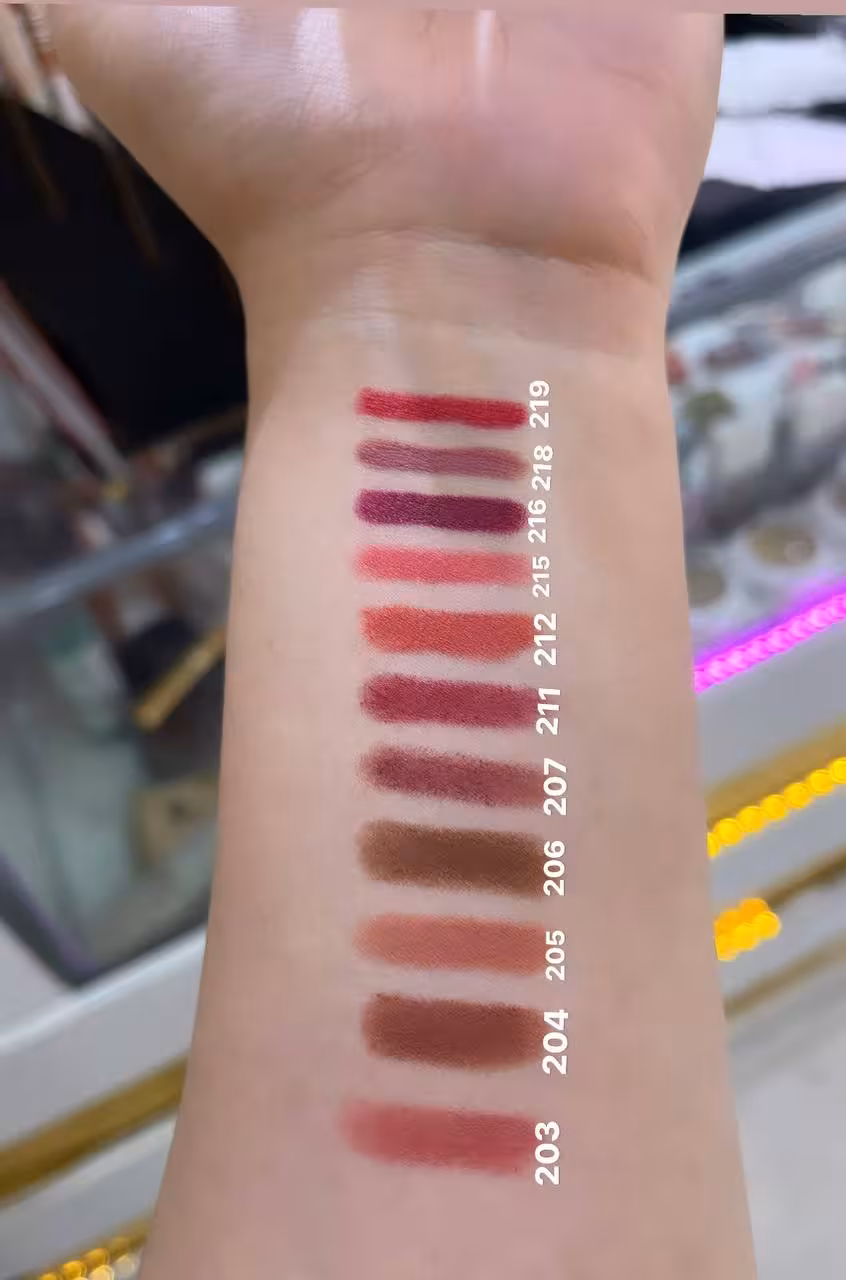 رژلب مدادی برند کنویس R207