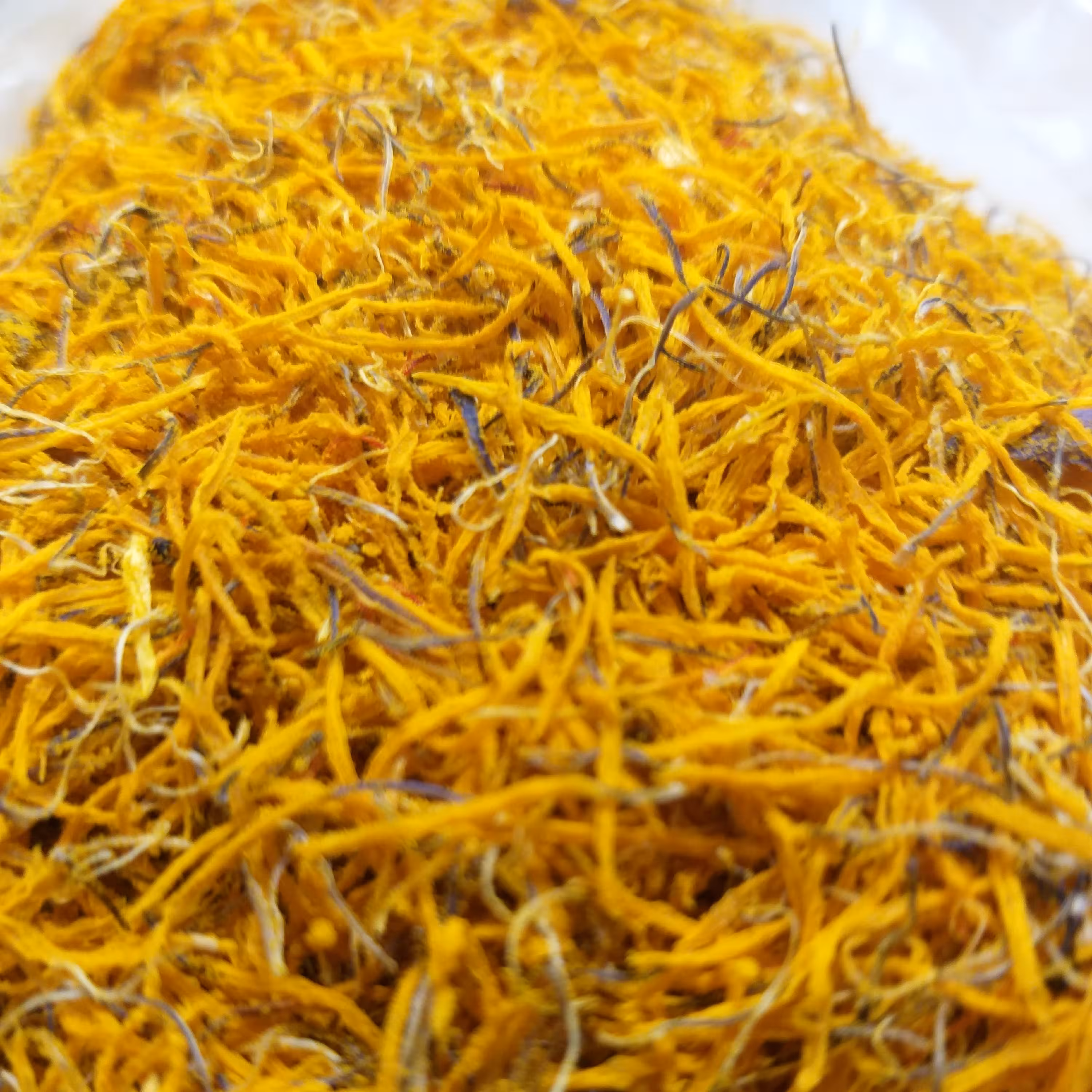 زردی زعفران (پرچم)  قائنات 100 گرمی برداشت آبان 1403 (مستقیم از کشاورز )