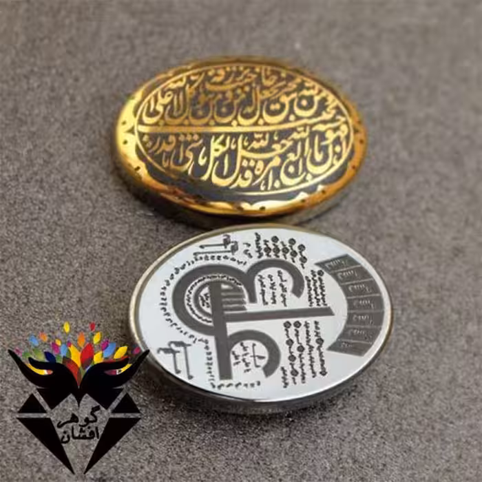 نگین حدید طلایی حکاکی و من یتق الله و عین علی کد N_1771