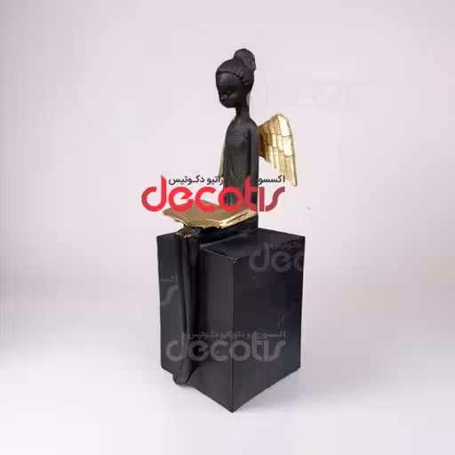 مجسمه دختر کتابخوان