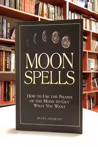 Moon Spells اثر Diane Ahlquist
