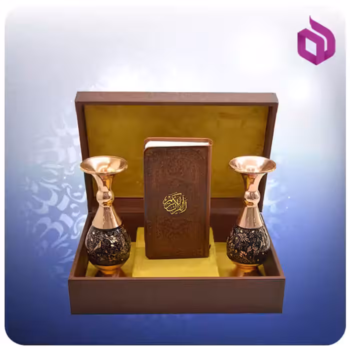 قرآن پالتویی چرمی با دو گلدان الماس تراش 16 سانتی‌متری