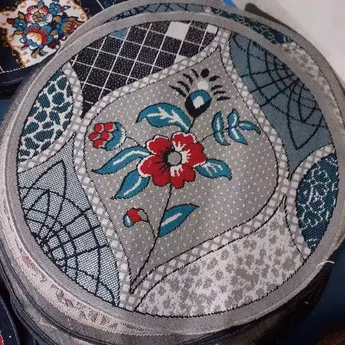 گلیم گردماشینی کاشان طرح نسترن(1،5در1،5)(هزینه ارسال باخریداروپس کرایه میباشد)