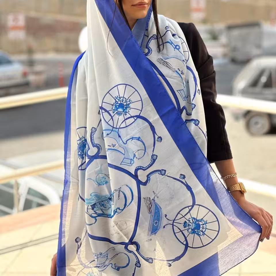 شال رنگ آبی طرحدار با قیمت مناسب پخش مستقیم از تولیدی جنس نخی باکیفیت  با ارسال رایگان r145