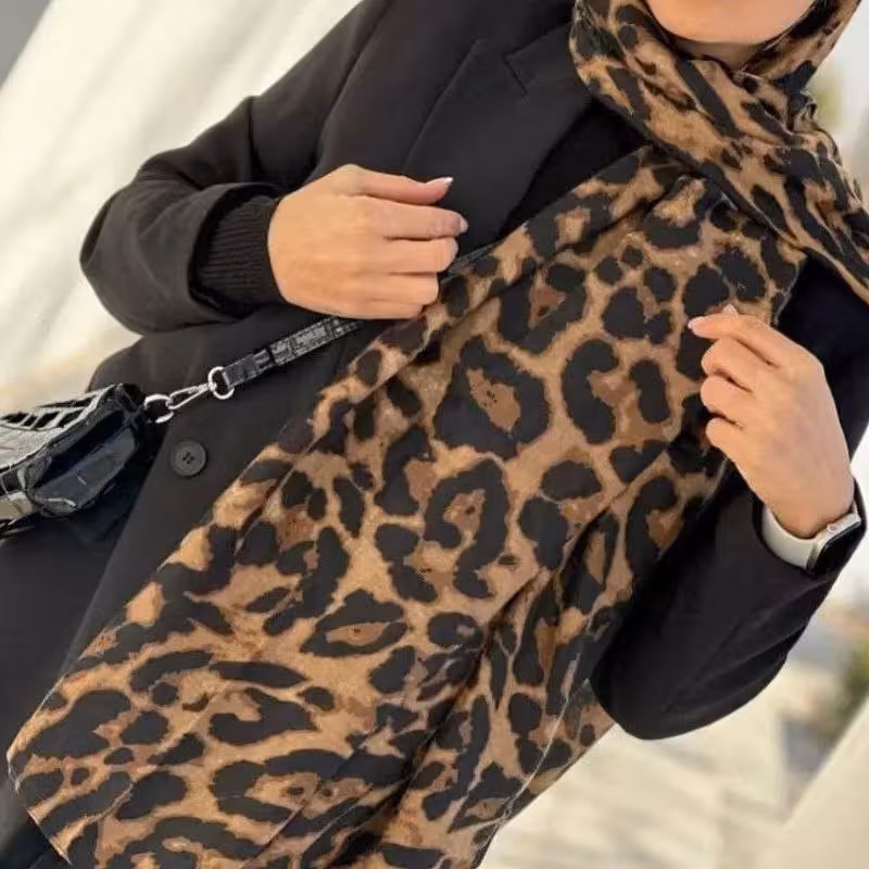 شال زنانه وارداتی موهر پلنگی نقره ای