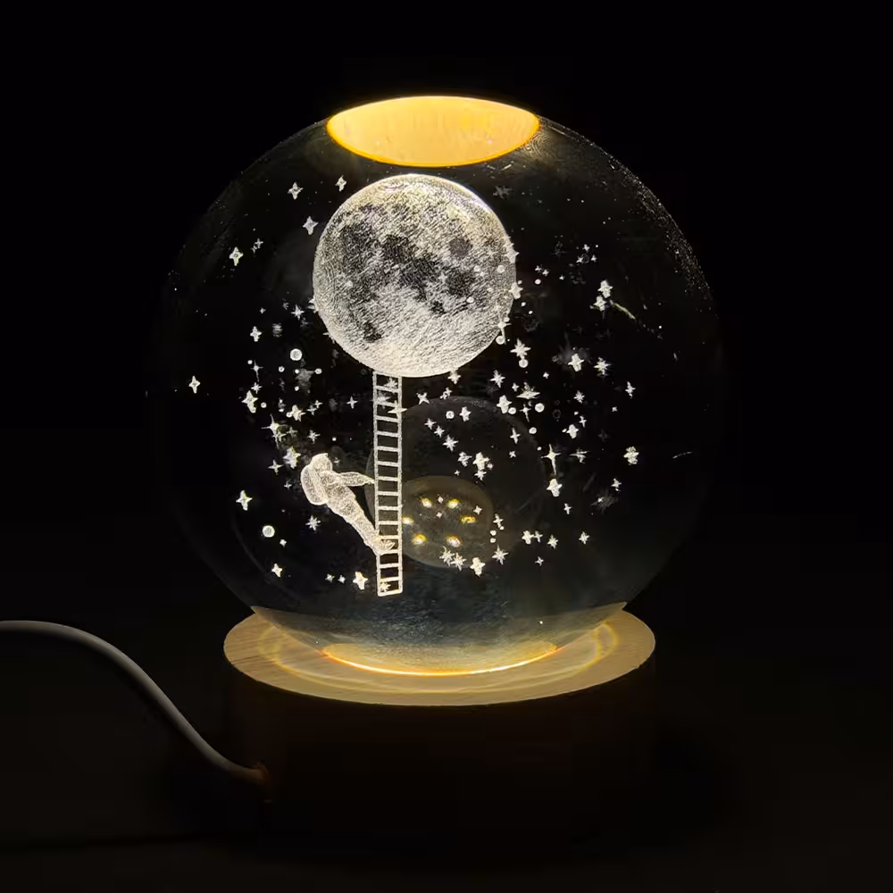 گوی کریستال فضانورد و ماه