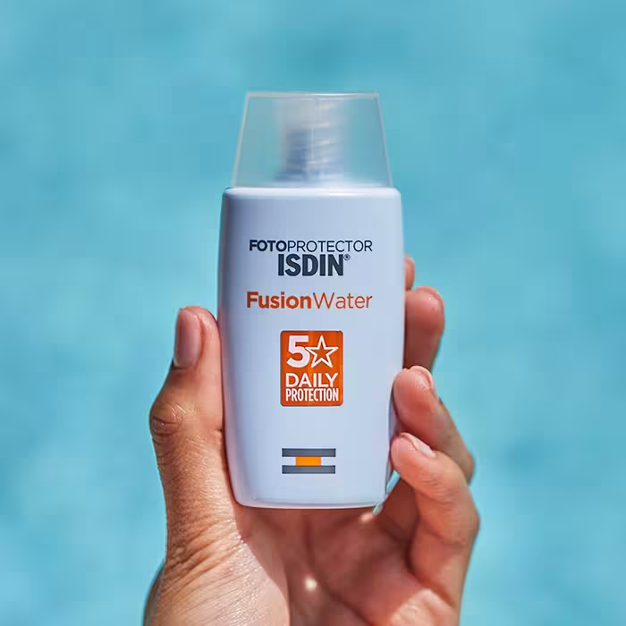ضد آفتاب صورت فاقد رنگ، برند ایزدین، مدل Fusion Water، حجم 50 میلی لیتر