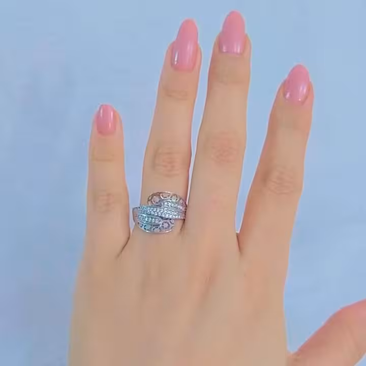 انگشتر نقره زنانه عیار 925 استانداردبا آبکاری طلا سفید بدون ریزش نگین ضد حساسیت