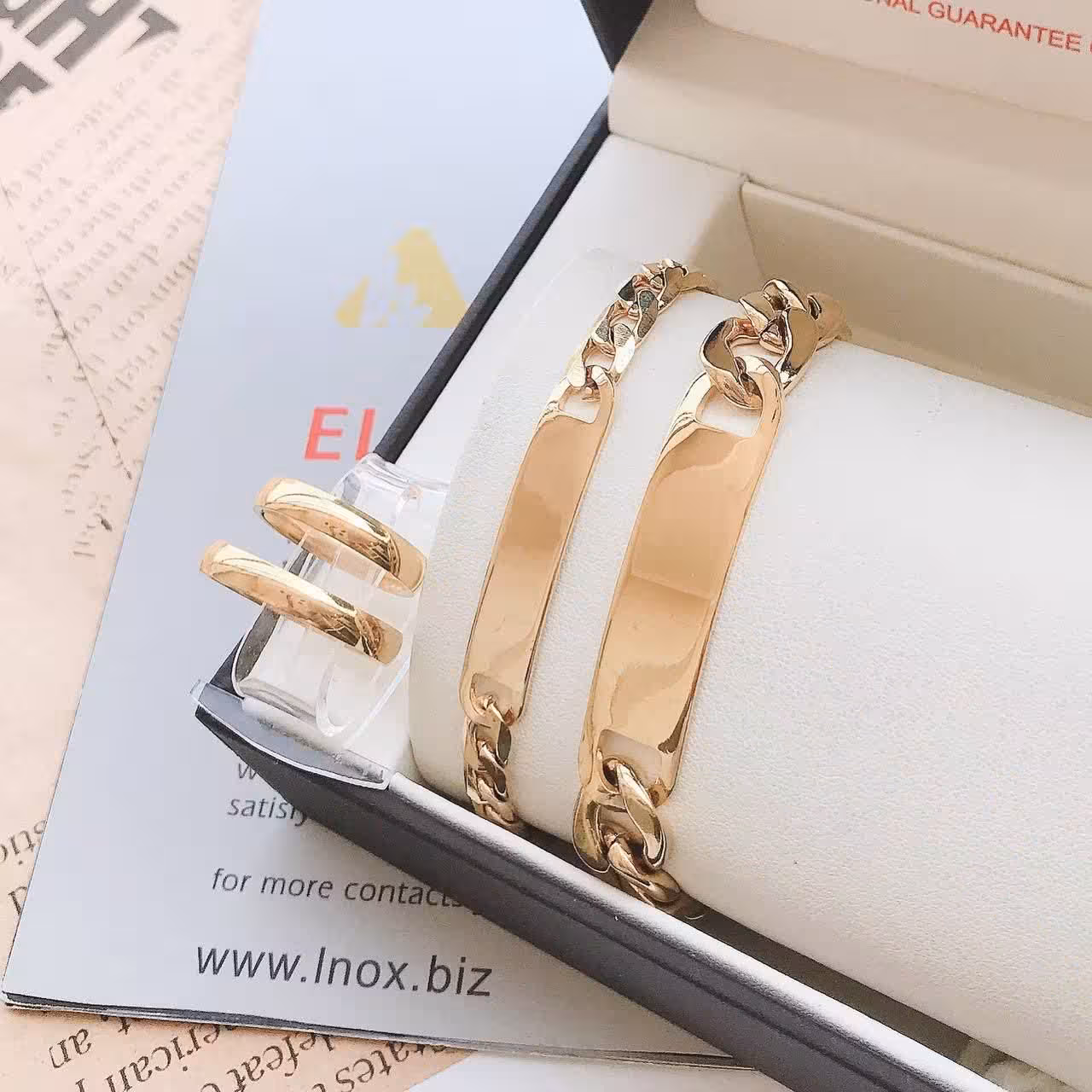 ست دستبند کارتیر و حلقه زنانه مردانه استیل طلایی 287325390