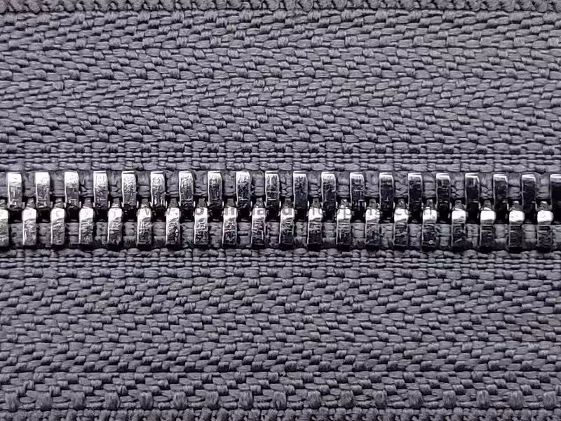 زیپ دوطرفه فلزی سایز 5 رنگ طوسی دندانه نیکل (1 متری)