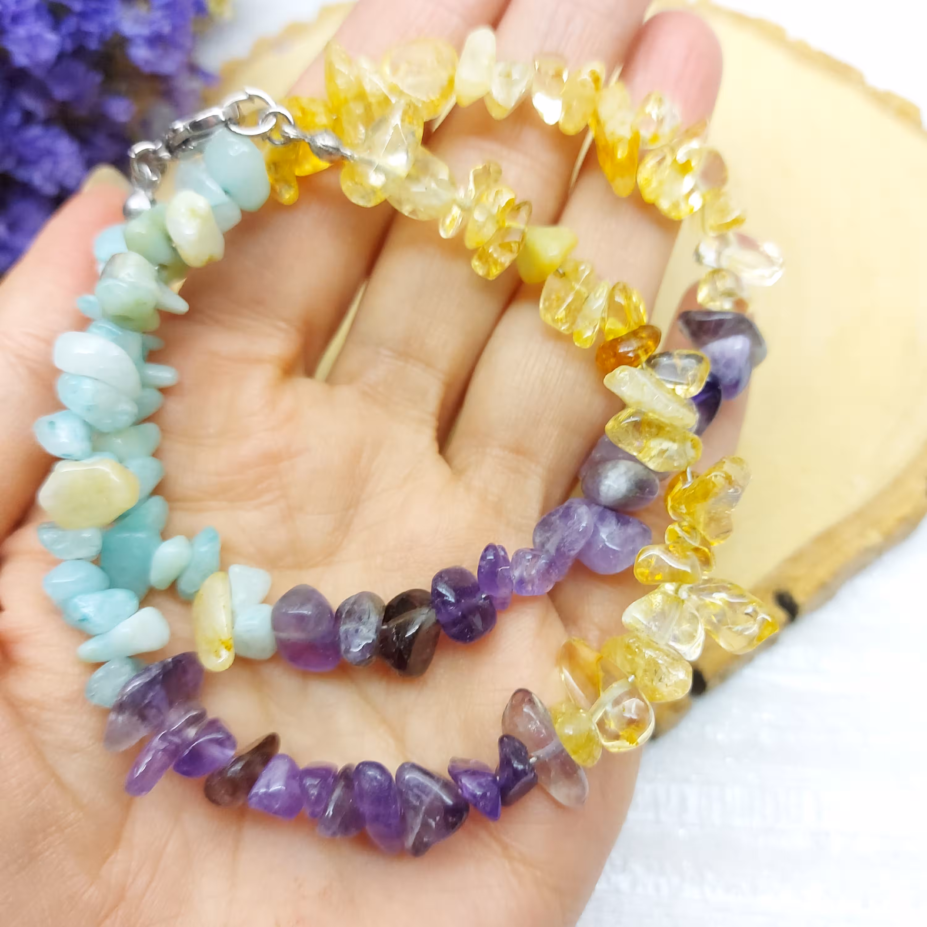 دستبند سنگی دورپیچ با سنگهای شکسته