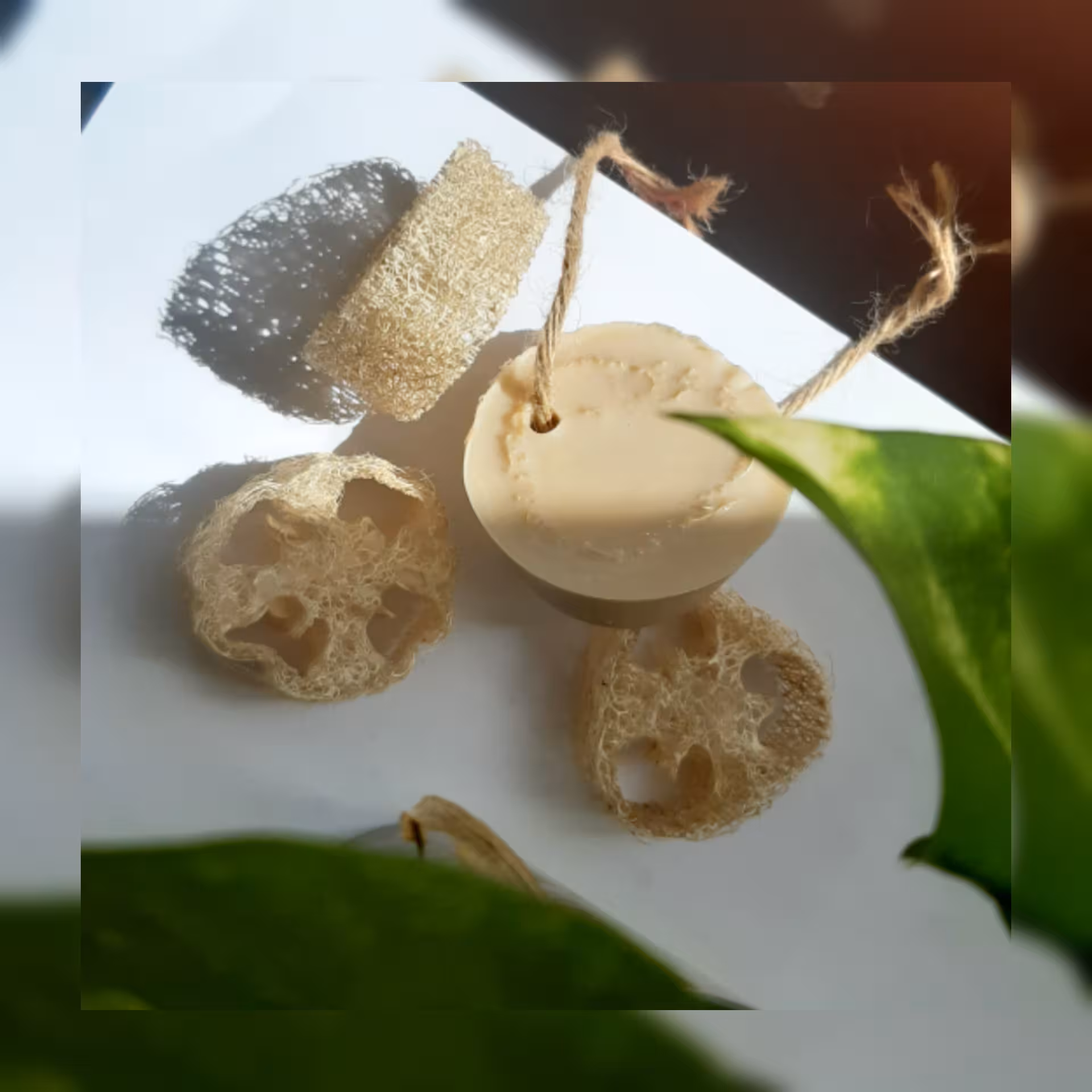 صابون گیاهی لوفا سفیداب گلیسرینه دستساز 75 گرمی دارای بندینک