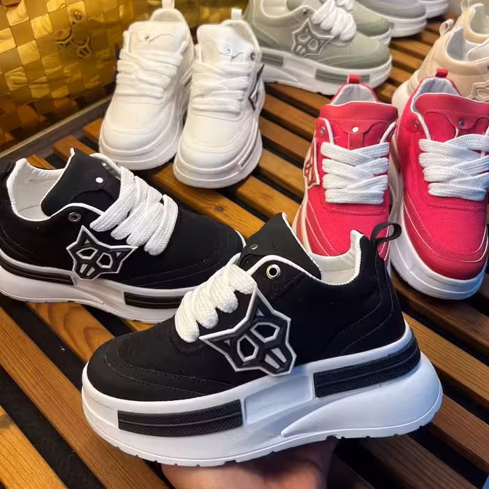 کتونی 
مدل جدید 
کد  736  
لژ 5 سانتی 
زیره و رویه خارجی 
قالب استاندارد
Size 37 ta 40