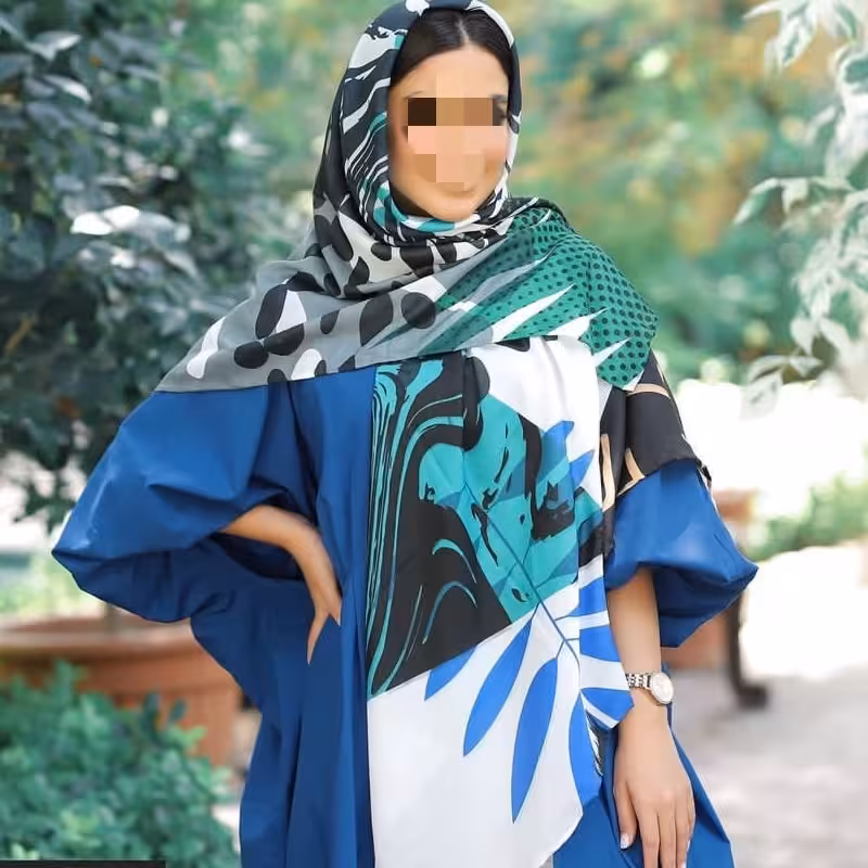 روسری نخی با ترکیب رنگ جذاب دور دست دوز