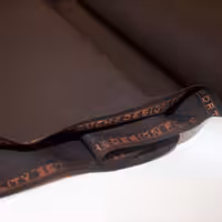  پارچه کت و شلوار فاستونی سیناتکس  فام قهوه ای تیره - طرح گاباردین - قواره 3 متری
