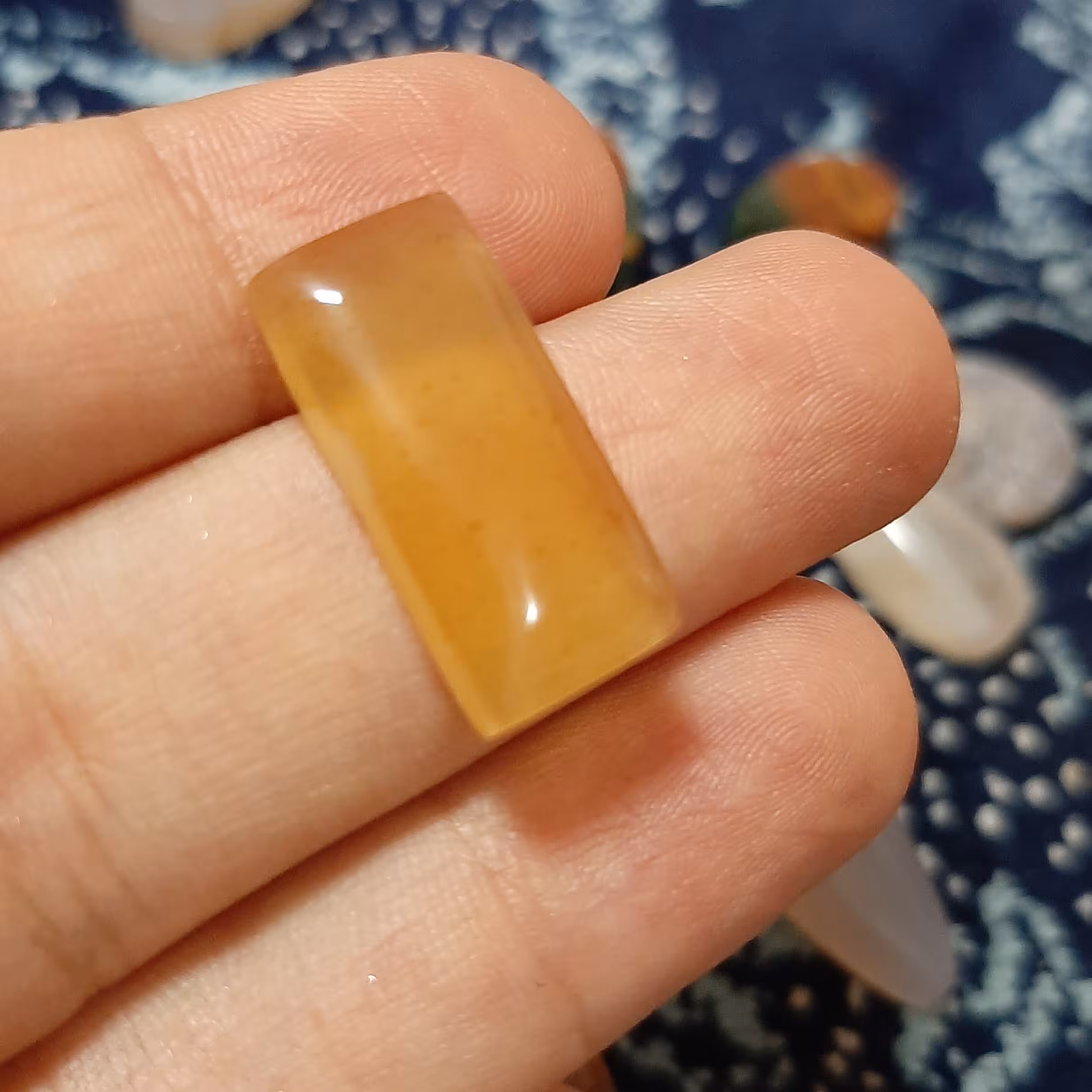 نگین انگشتری زاویه دار  - عقیق زرد 