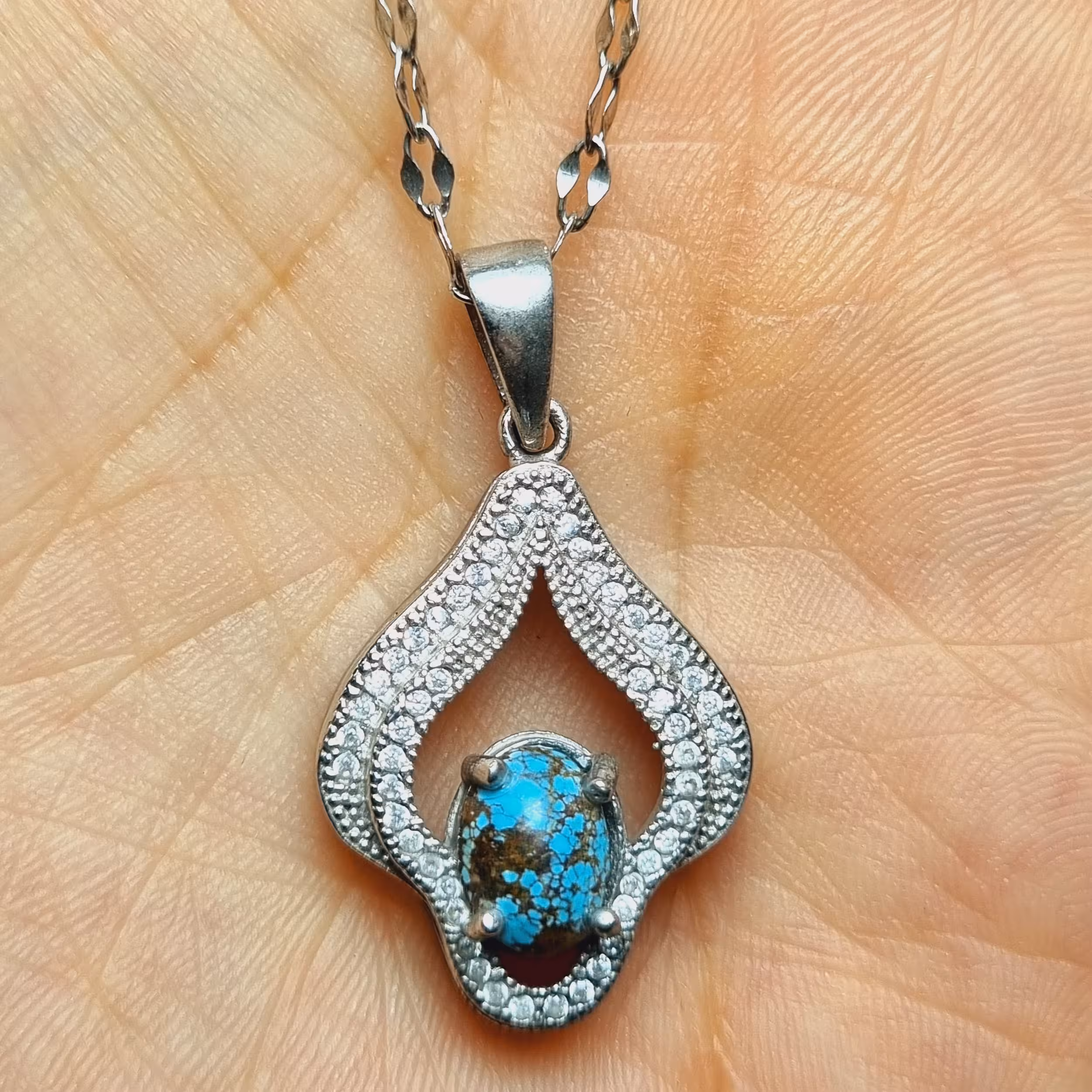 مدال و زنجیر نقره با نگین فیروزه اصل نیشابوری