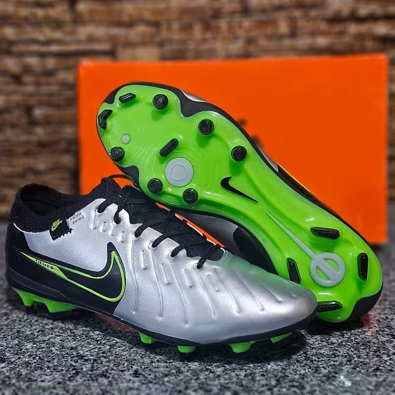 کفش فوتبال نایک تمپو لجند 10 Nike Tiempo Legend نقره‌ای