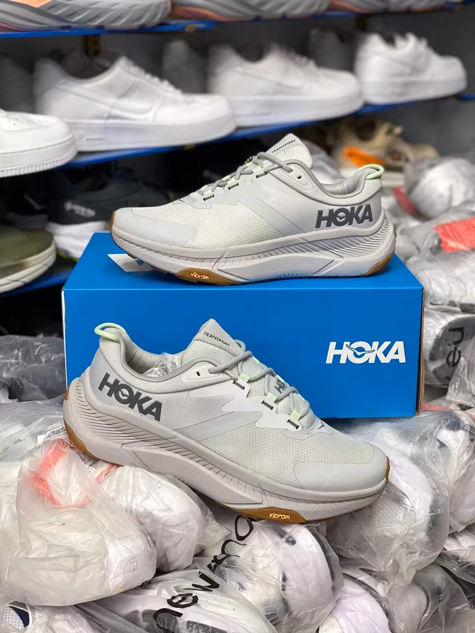 کتونی ویتنامی هوکا ترانسپورت گورتکس ضد آب سایز 40 تا 45 ، وارداتی ویتنام ، تنوع در 5 رنگ جذاب ، فروش بصورت عمده و تک ‌