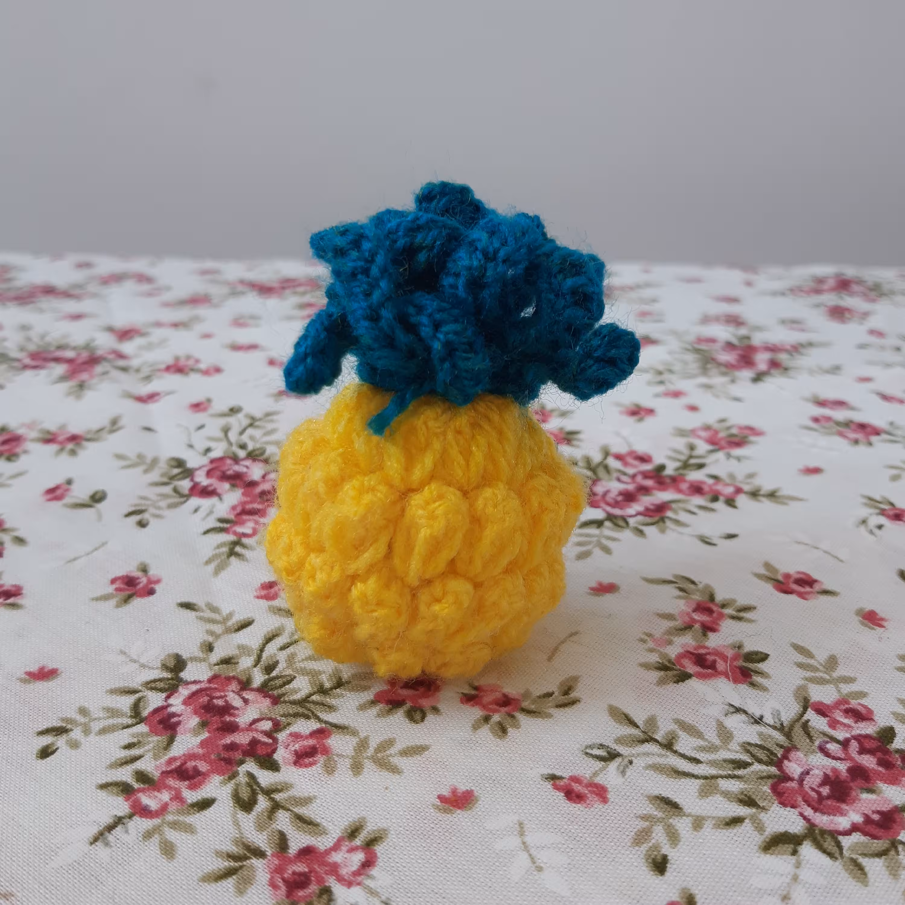 مگنت بافتنی آناناس به طول 6 سانتی متر