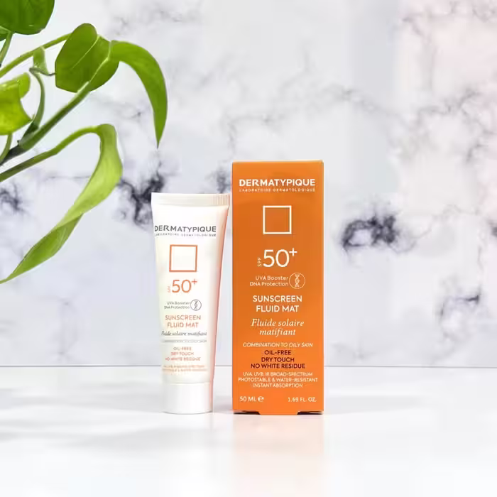 فلویید ضد آفتاب بی رنگ پوست چرب SPF 50 درماتیپیک |50میلی‌لیتر