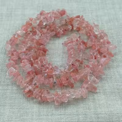 ریسه سنگ کوارتز چری شکسته (طول ریسه 40 سانتیمتر است)